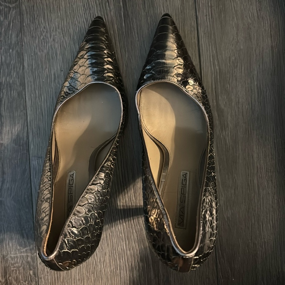 Via Spiga metallic snakeskin design heels